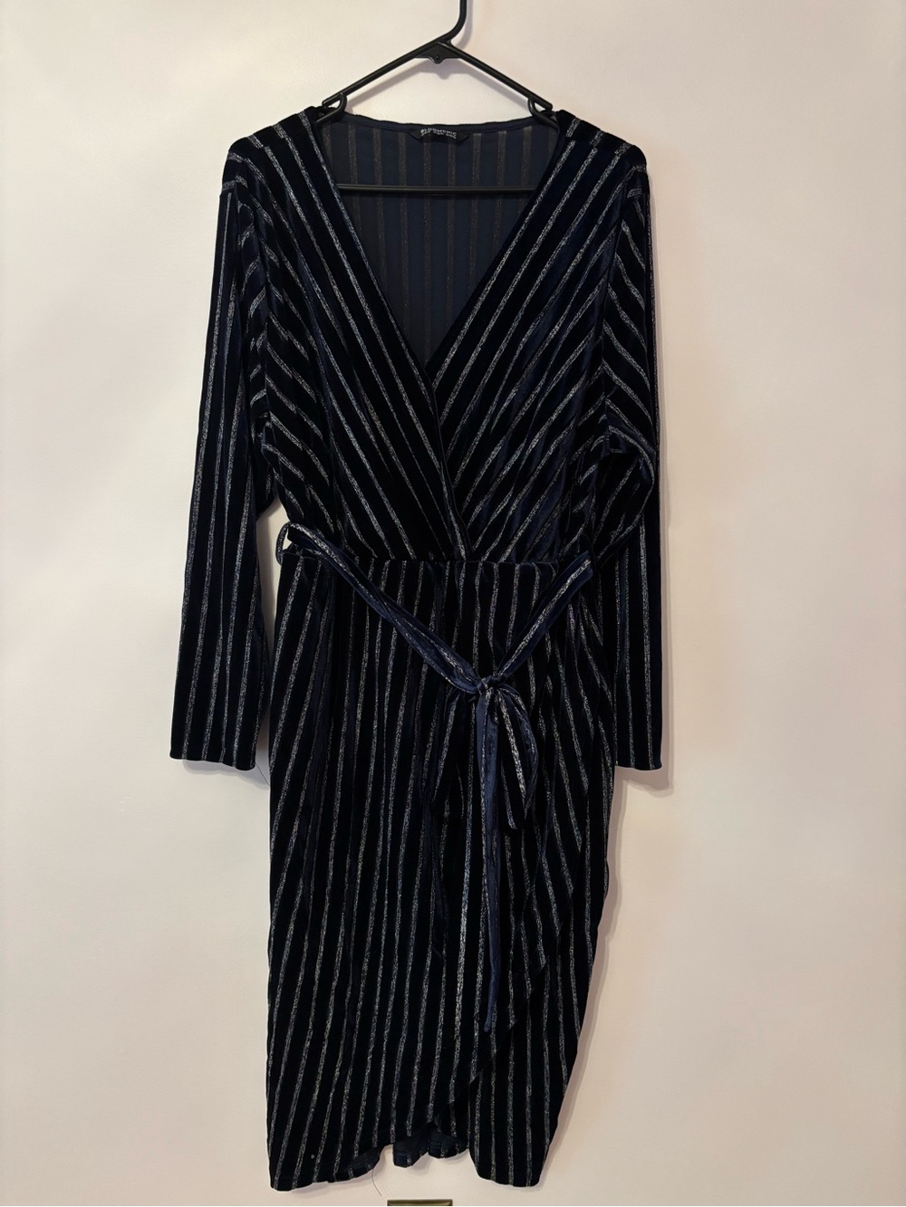 Bloomchic Women's Navy Velvet Wrap Dress with Silver Stripes size 18/20